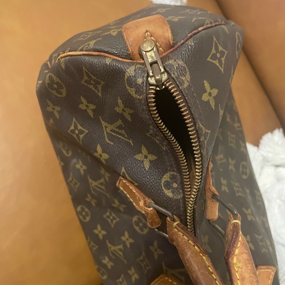 Authentic Louis Vuitton bag - Picture 2 of 9